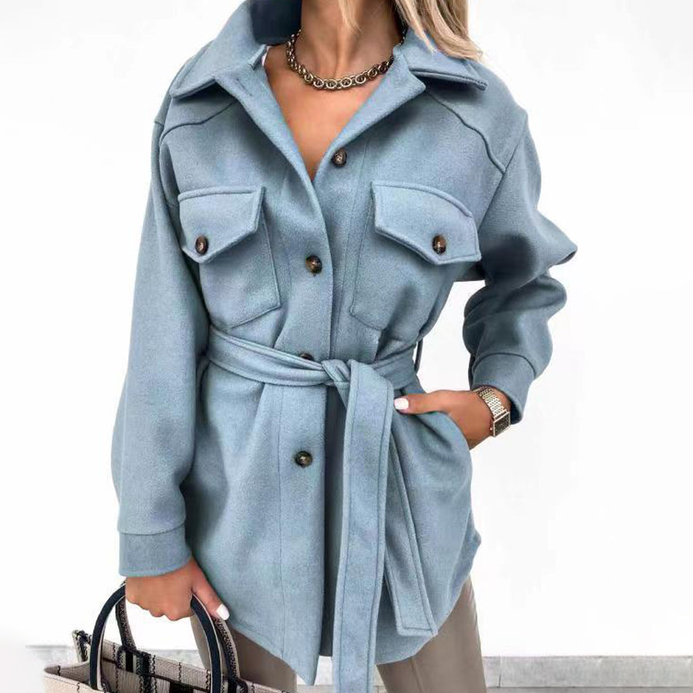 Elegant women's summer jacket in a lightweight fabric, perfect for versatile fashion and classic style.