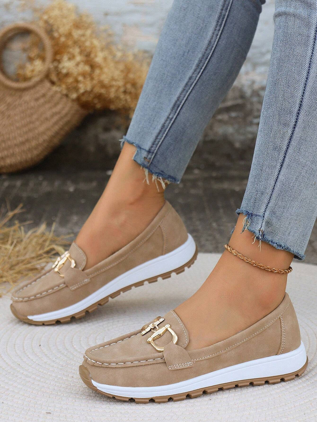 Everyday women's loafers, offering slip-on convenience & orthopedic cushioning for lasting comfort.