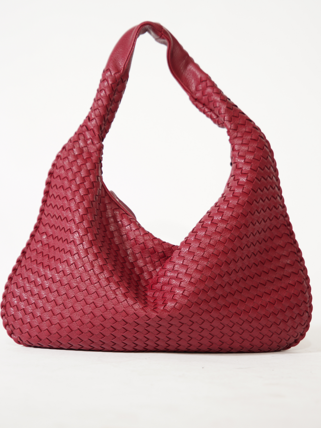 Sophisticated women's crossbody handbag. Chic vegan leather shoulder bag design.