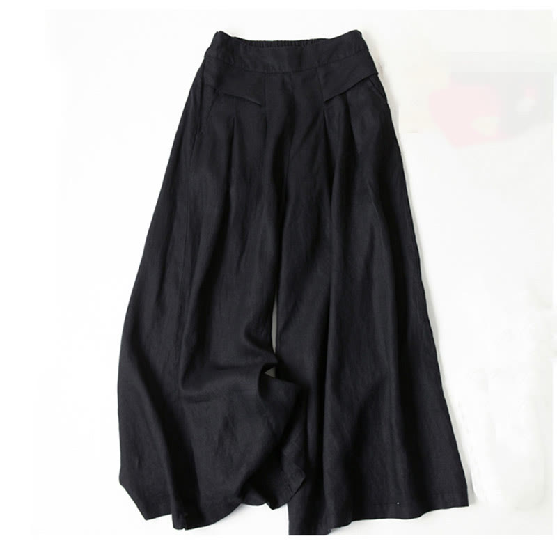 Chic wide-leg trousers for women, ideal for a sophisticated, modern style.