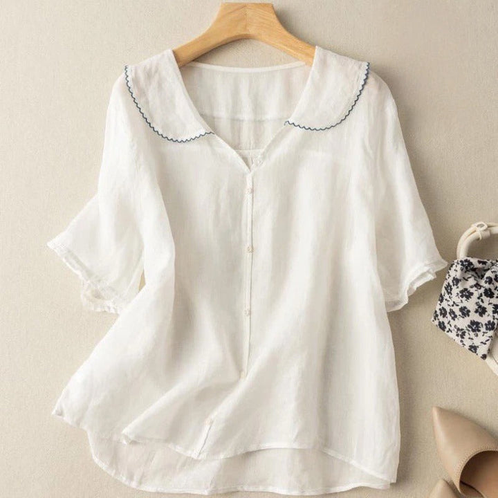 Casual women's long-sleeve vintage top with button details for a relaxed spring or autumn style. Everyday wear.