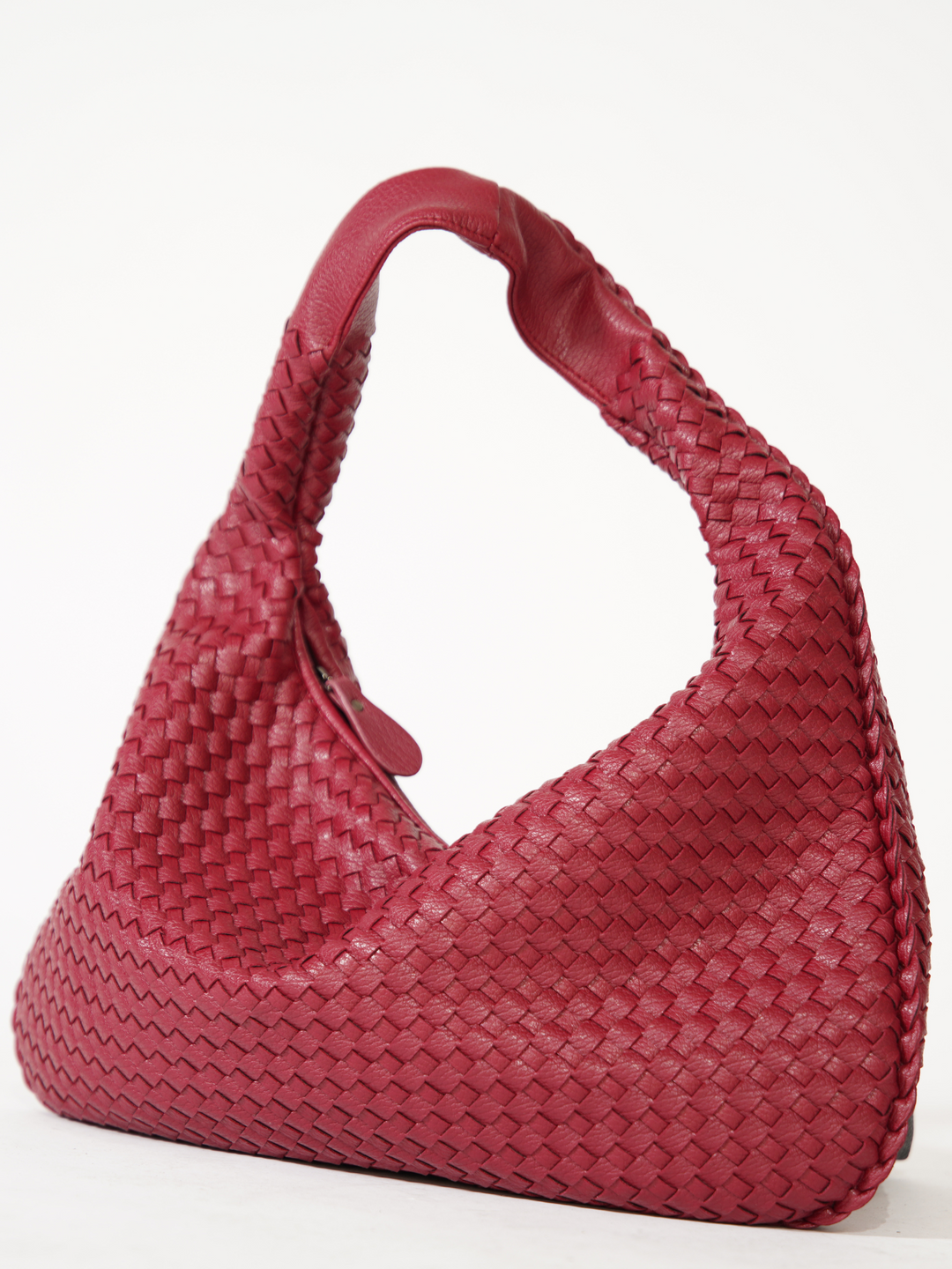 Versatile one shoulder crossbody bag. Vegan leather fashion accessory for women.