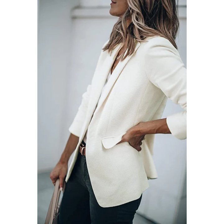 Comfortable women's workwear blazer for chic office attire.