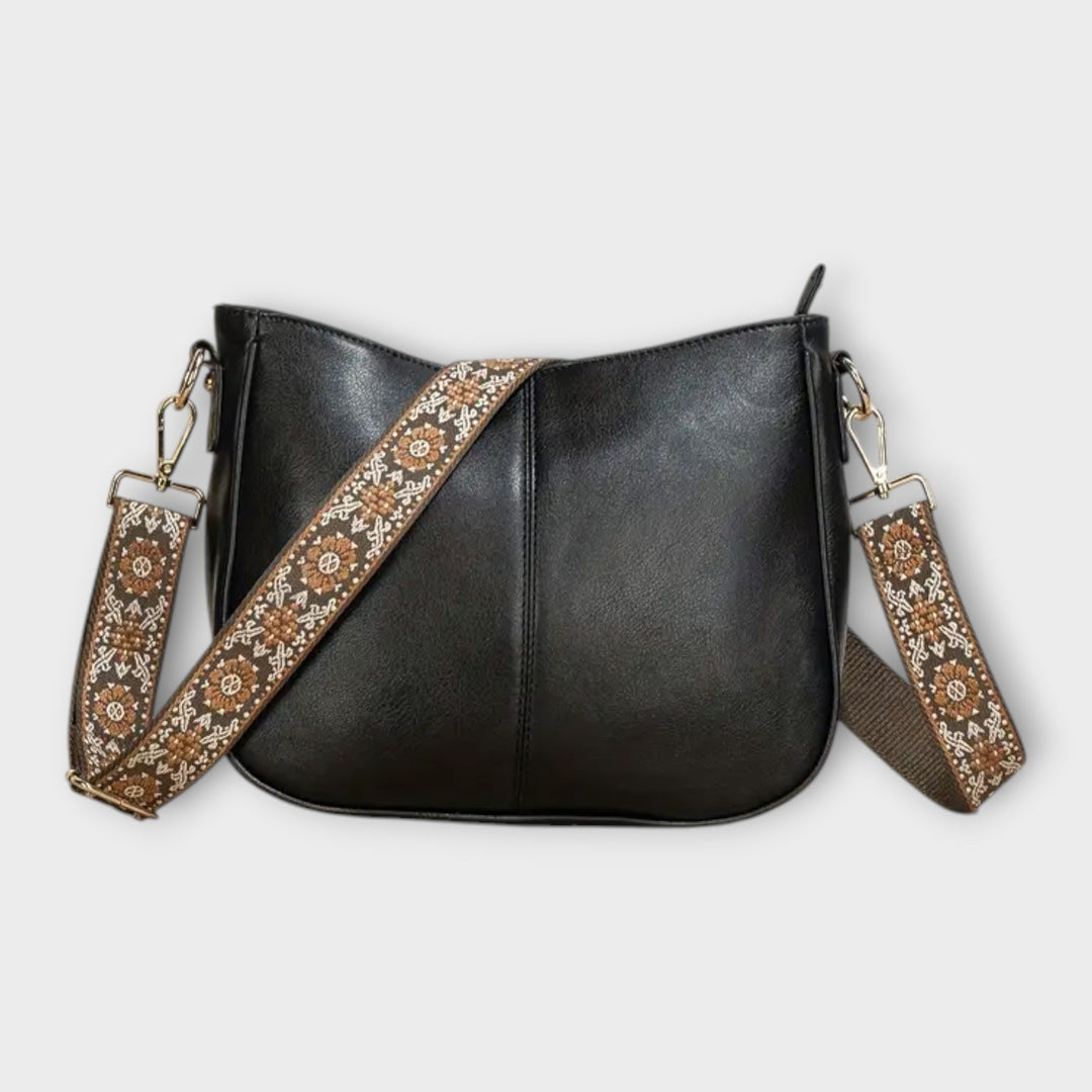 Chic women's eco-friendly vegan tote bag, a versatile fashion accessory and shoulder handbag for daily use.