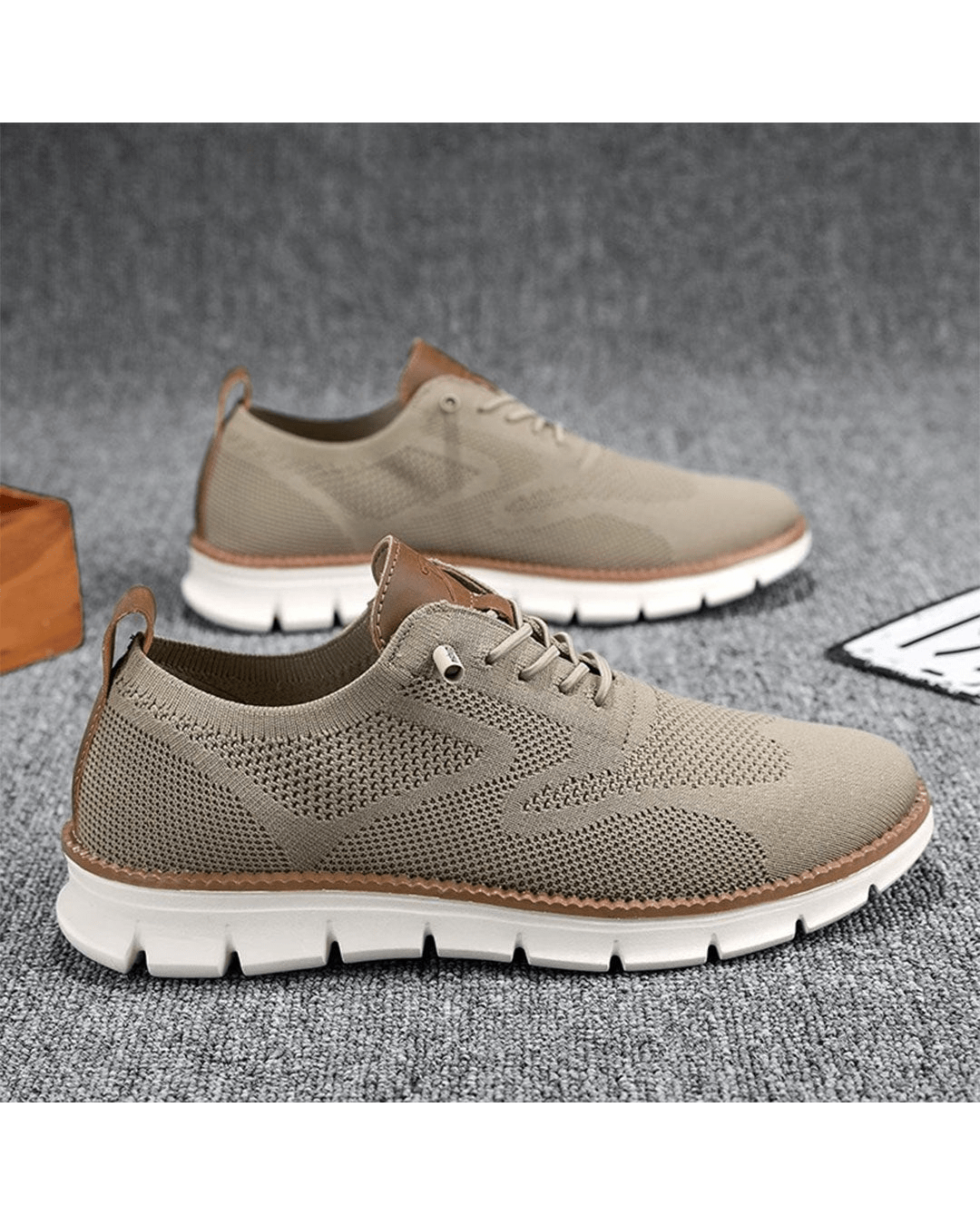 Men's modern walking trainers, comfortable and stylish, ideal for daily urban exploration.