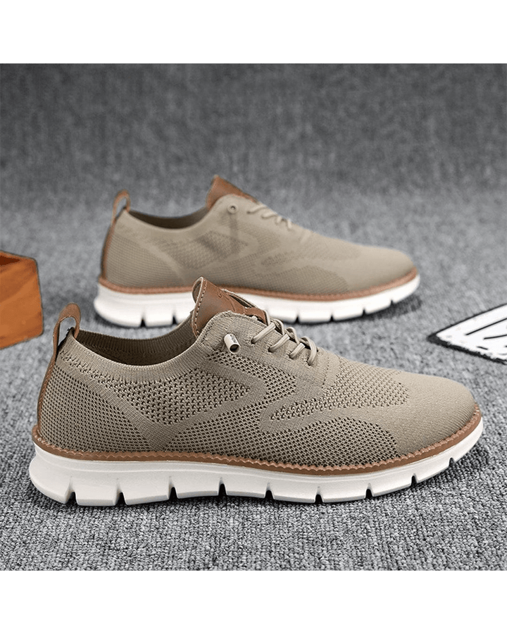 Men's modern walking trainers, comfortable and stylish, ideal for daily urban exploration.