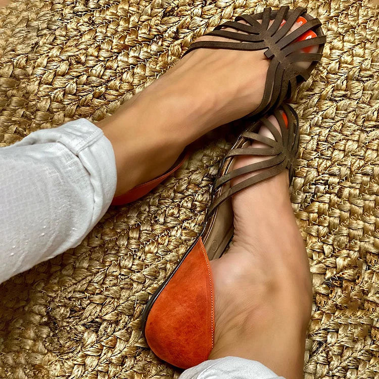 Comfortable women's bi-color cut-out summer sandals. Stylish open-toe flats, ideal for elegant casual footwear.