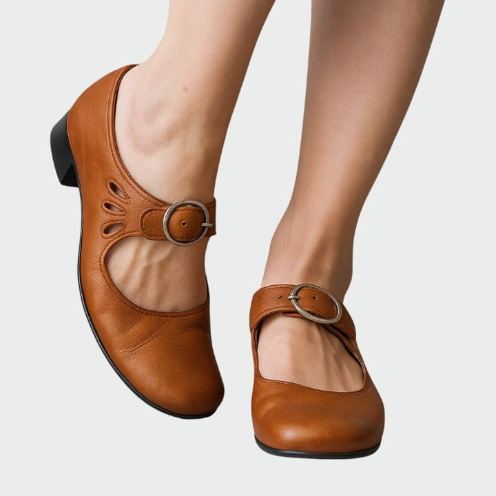 Versatile women's Mary Jane shoes with classic buckle & comfortable block heel for everyday elegance.