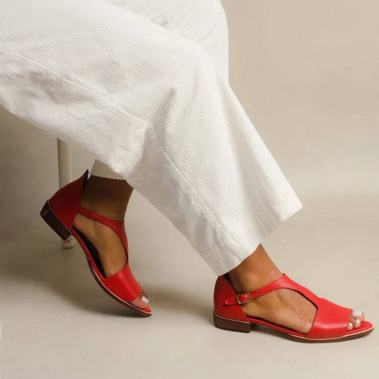 Stylish women's open-toe flat sandals with adjustable strap, perfect for casual summer comfort.