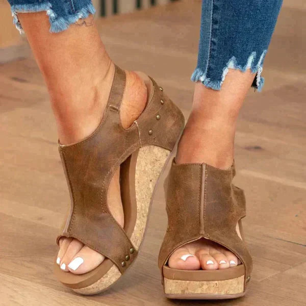 Casual women's orthopedic slip-on sandals, offering ergonomic comfort & foot support for everyday summer style.
