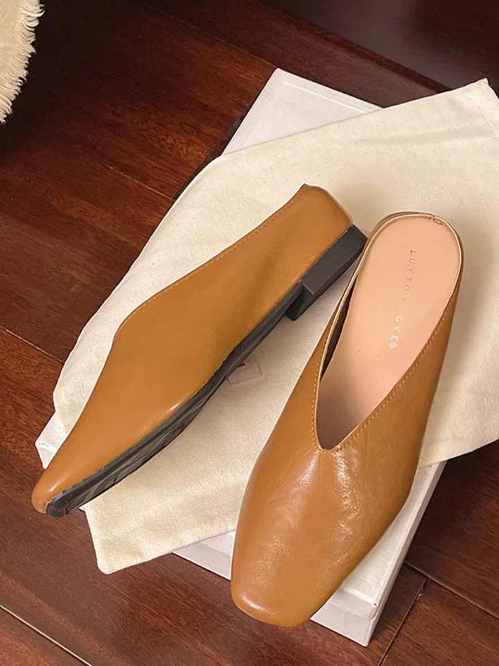Women's comfortable slip-on flat shoes with a round toe, perfect for everyday casual style & easy wear.