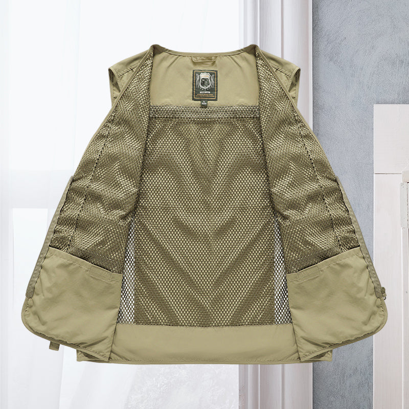 Casual men's travel vest, multi-pocket design for essentials. Perfect summer utility.