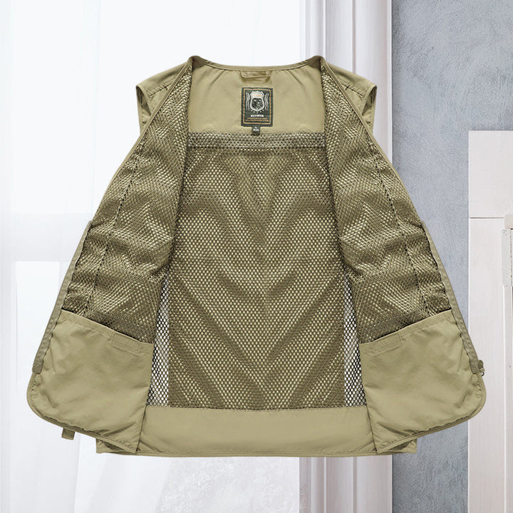 Casual men's travel vest, multi-pocket design for essentials. Perfect summer utility.