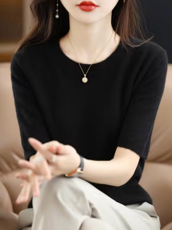 Elegant short-sleeved knit sweater for women. Chic everyday top with a versatile slim fit.