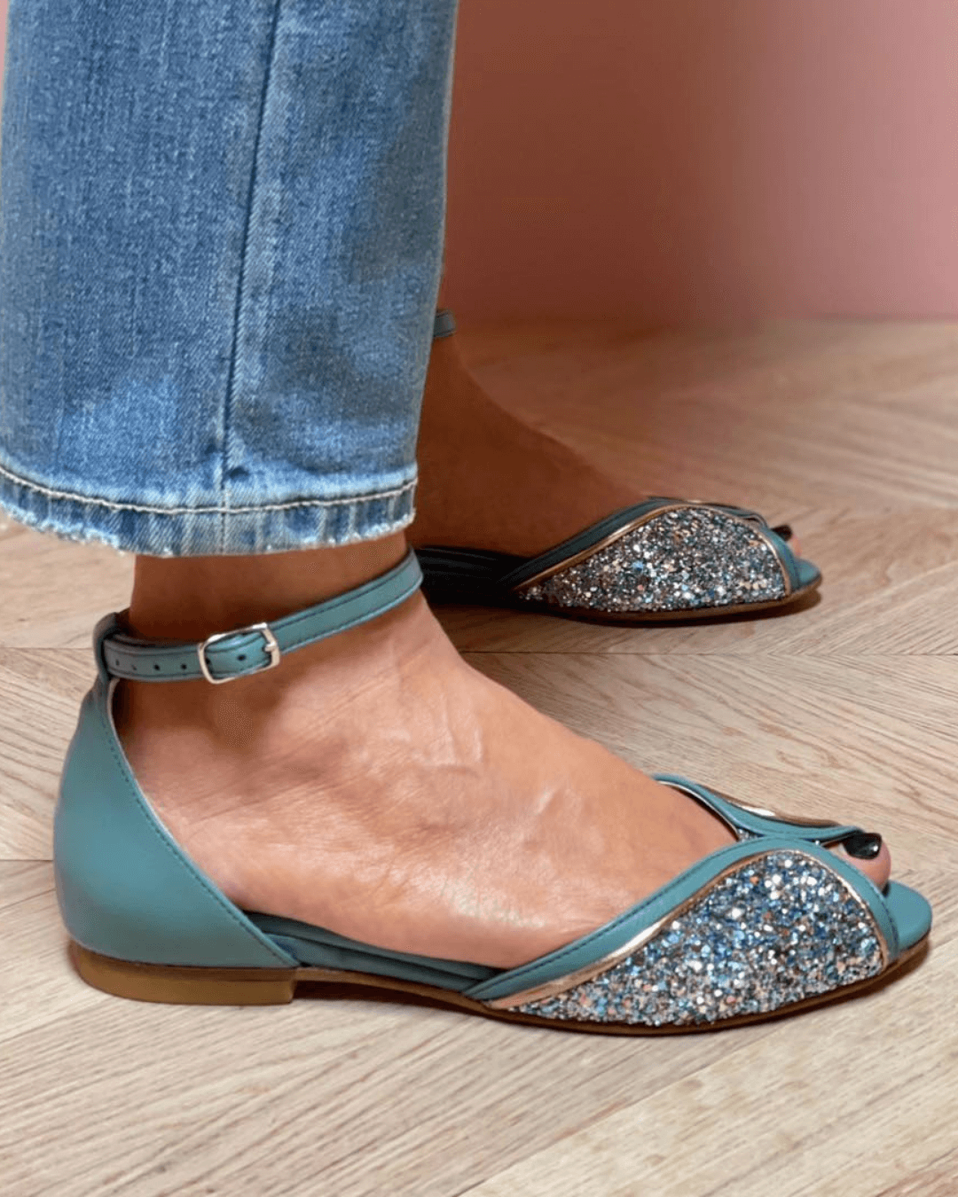 Versatile women's luminous green flat sandals with open toe & comfortable ankle strap for everyday elegance.