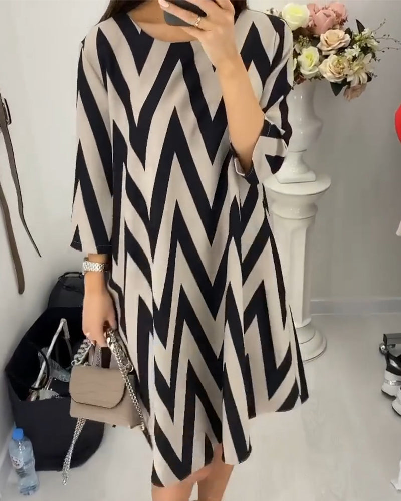 Elegant women's zigzag midi dress with loose sleeves, perfect for a graceful look and versatile fashion.