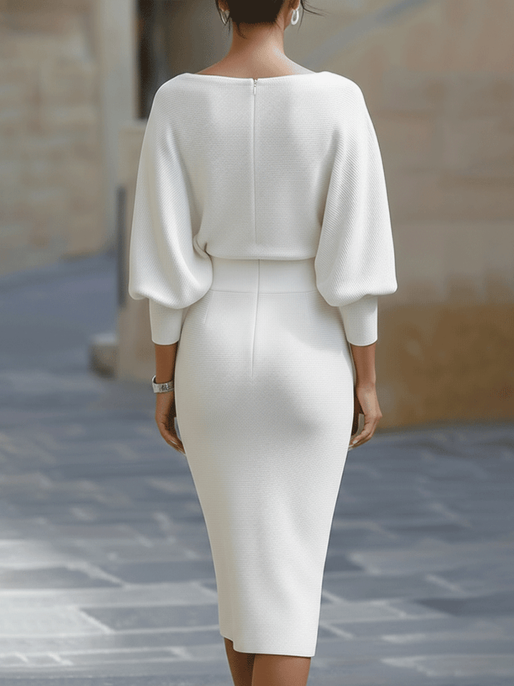 Comfortable women's flowy midi dress with elegant round neck and batwing sleeves for versatile style.