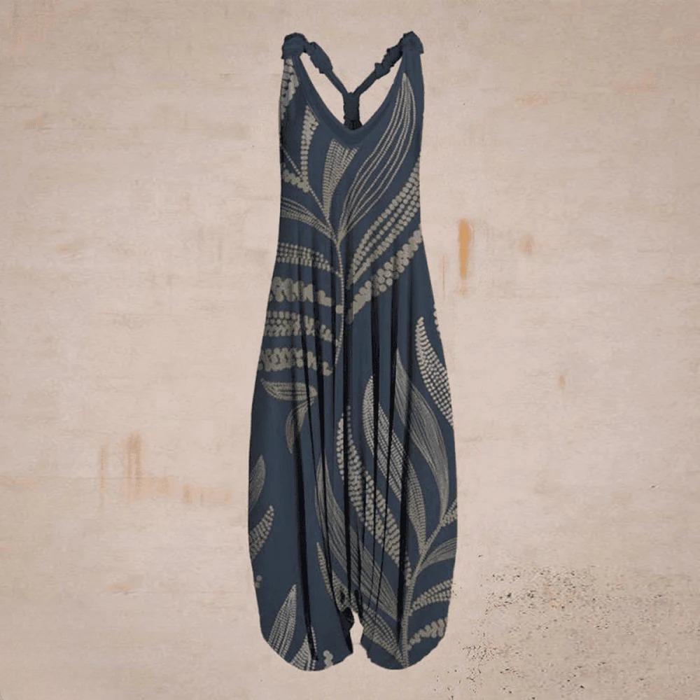 Chic ladies outfit: comfortable, versatile jumpsuit with a modern relaxed fit.