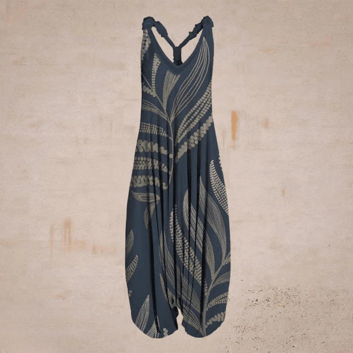 Chic ladies outfit: comfortable, versatile jumpsuit with a modern relaxed fit.