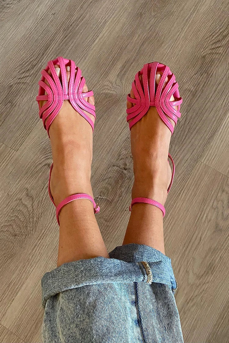 Chic open-toe women's flat sandals featuring a stylish woven and metallic finish.