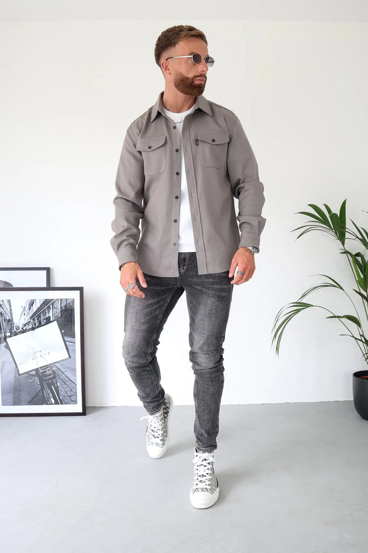 Comfortable women's long-sleeve shirt jacket, perfect for versatile layering & everyday fashion. Chic button-down.