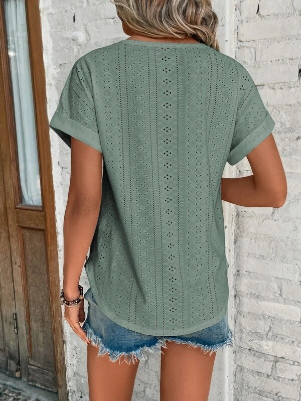Women's elegant t-shirt with a flattering fit, perfect for versatile everyday fashion and casual chic.