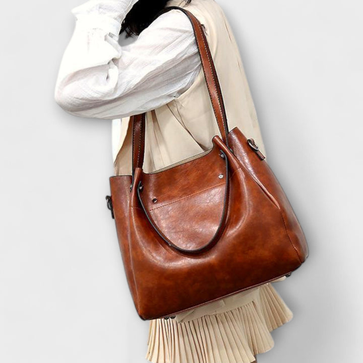 Red vintage style 4 piece handbag set for women. Fashionable tote, shoulder bag, clutch & wallet.