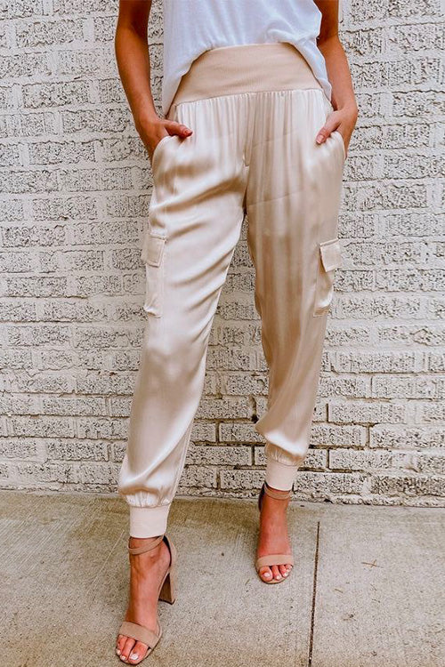 Chic women's high-waist fashion pants with practical pockets, versatile for elegant or casual wear.