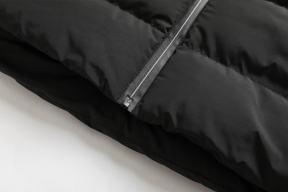 Lightweight, thermal unisex heated jacket, water-repellent & perfect for cold weather outdoor gear.