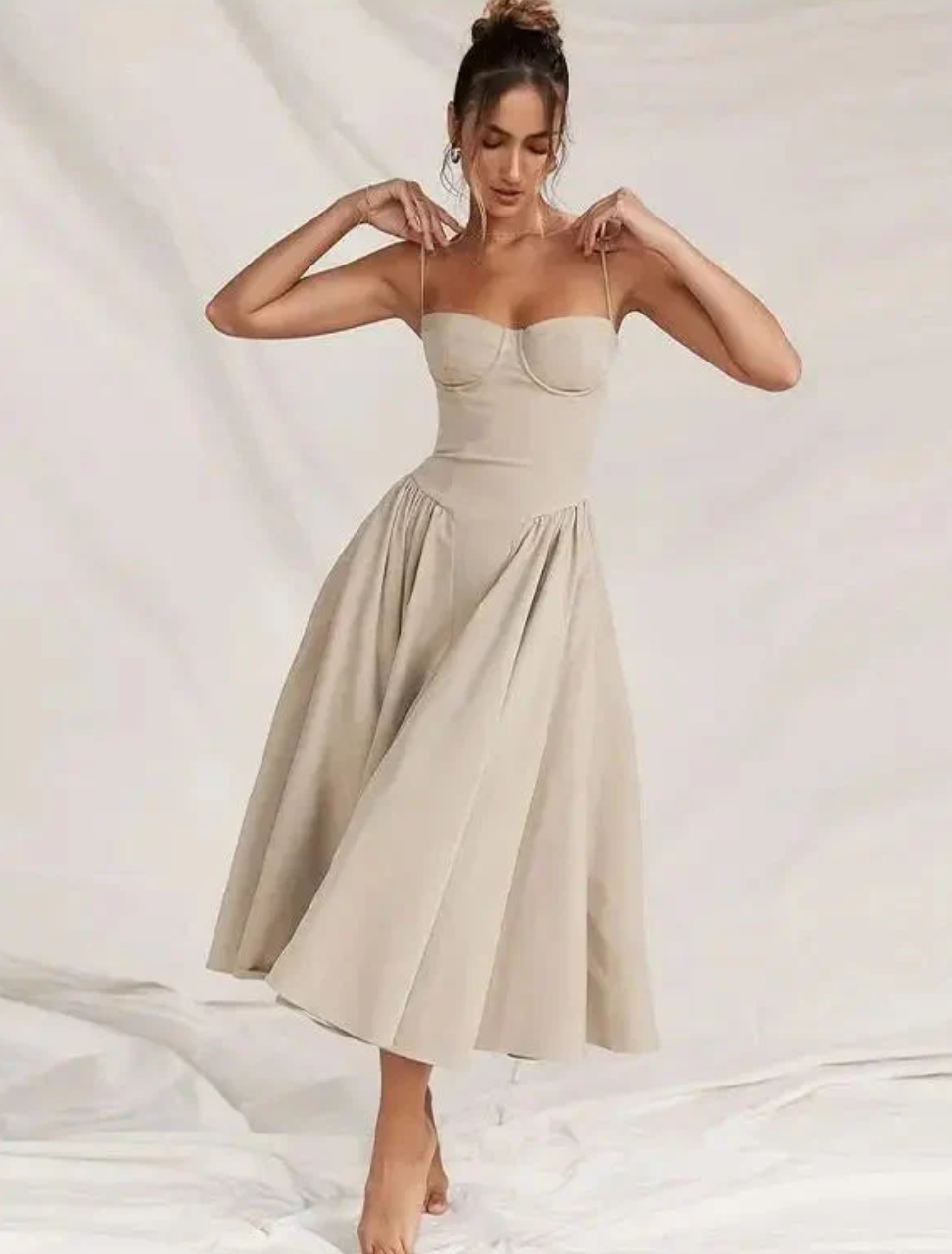Women's V-neck casual midi dress, perfect for summer days or vacation. Effortless, flowy style.