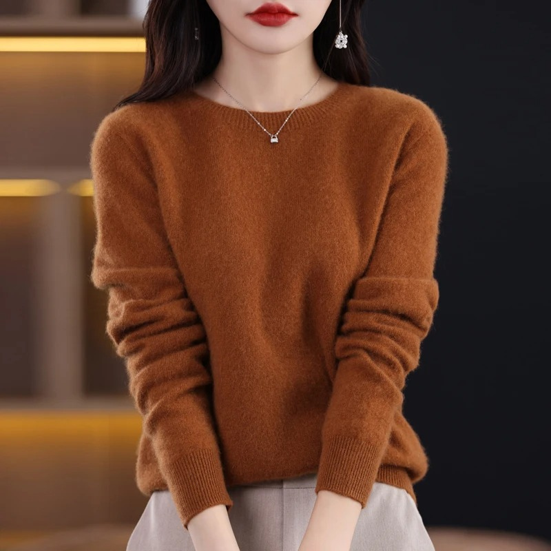 Versatile women's round neck pullover, soft and warm for elegant everyday winter fashion.