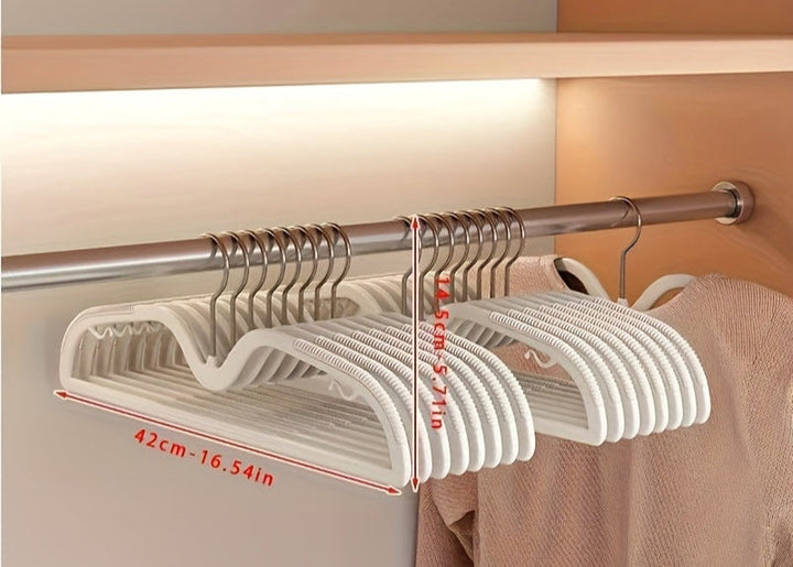 Close-up of a non-slip, short-neck clothes hanger with a 360-degree rotating hook.