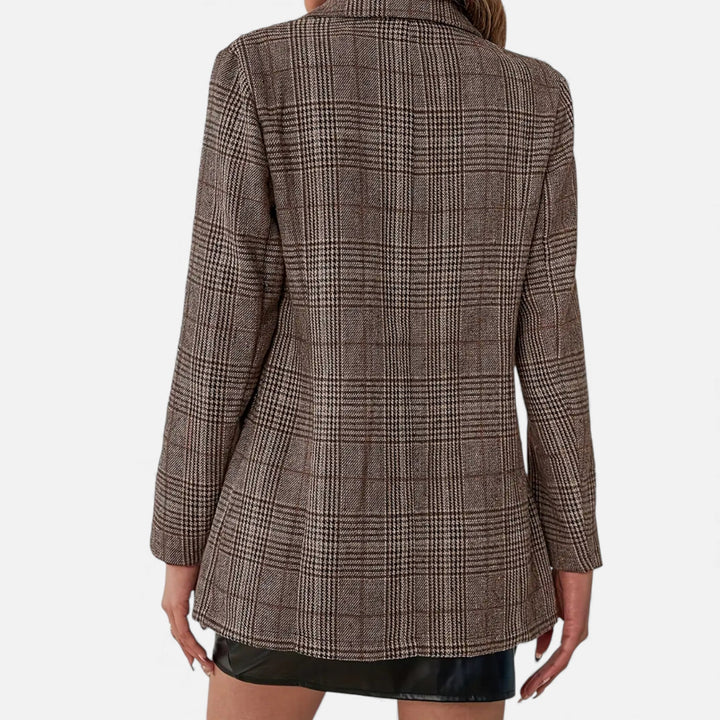 Tailored women's single-breasted plaid blazer. Professional workwear jacket for a classic business look.