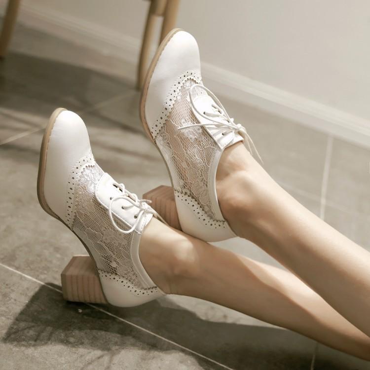 Elegant white women's lace-up shoes with breathable mesh heel, perfect for stylish daily wear and spring fashion.