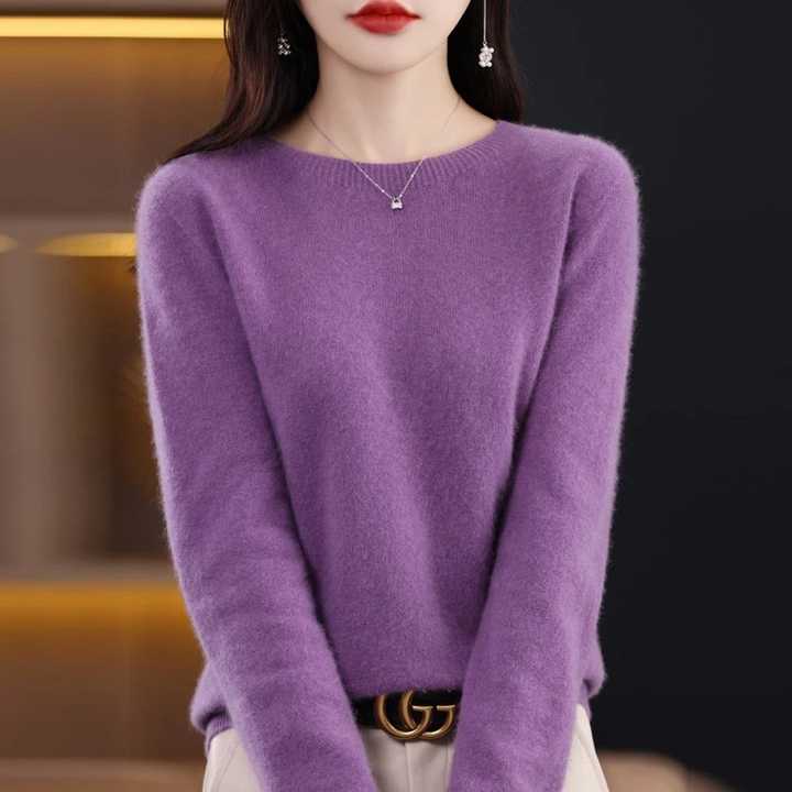 Elegant women's warm sweater, a soft round neck pullover, perfect for comfortable winter fashion.