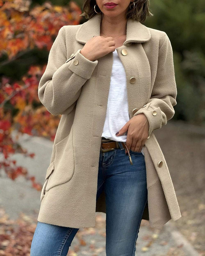 Lightweight women's elegant jacket featuring a stylish side tie. Versatile fashion for any occasion.
