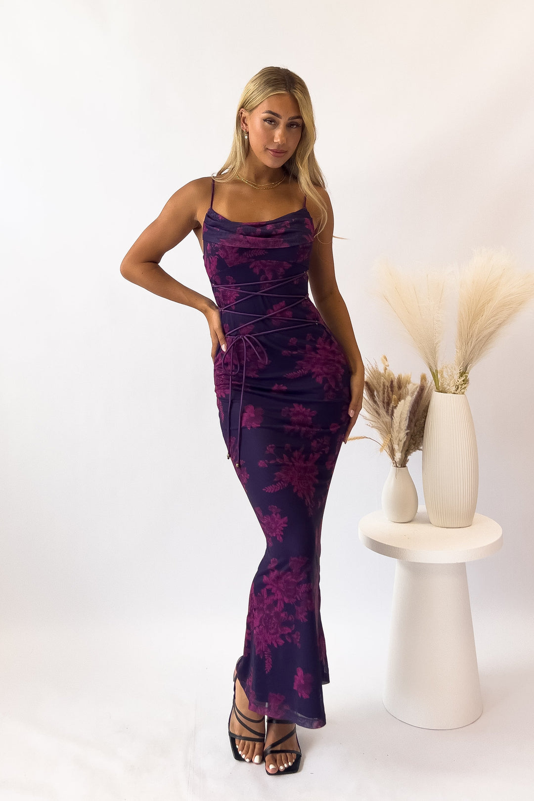 Comfortable women's long flowy maxi dress with adjustable straps, ideal for summer fashion.