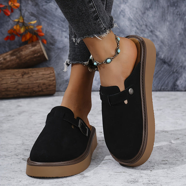 Modern casual clogs for women with supportive platform and sleek design.