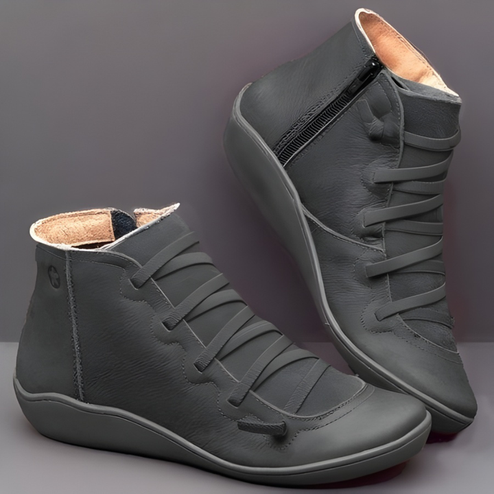 Elegant women's classic shoes, versatile for everyday style. Comfortable flat footwear, perfect as casual or dress shoes.