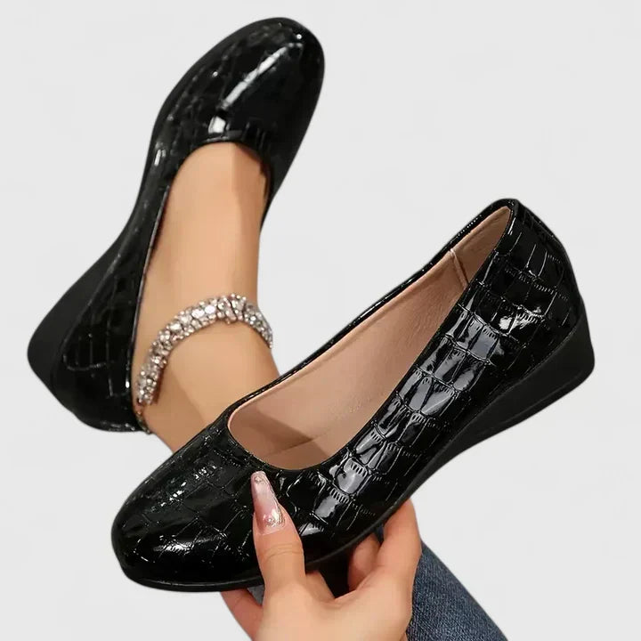 Health-focused women's orthopedic shoes for active lifestyles, ensuring pain relief and superior foot support.