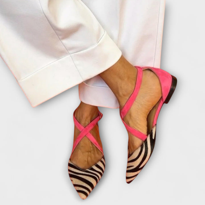 Elegant women's loafers with chic band detail, perfect for everyday style. Comfortable slip-on flat shoes.