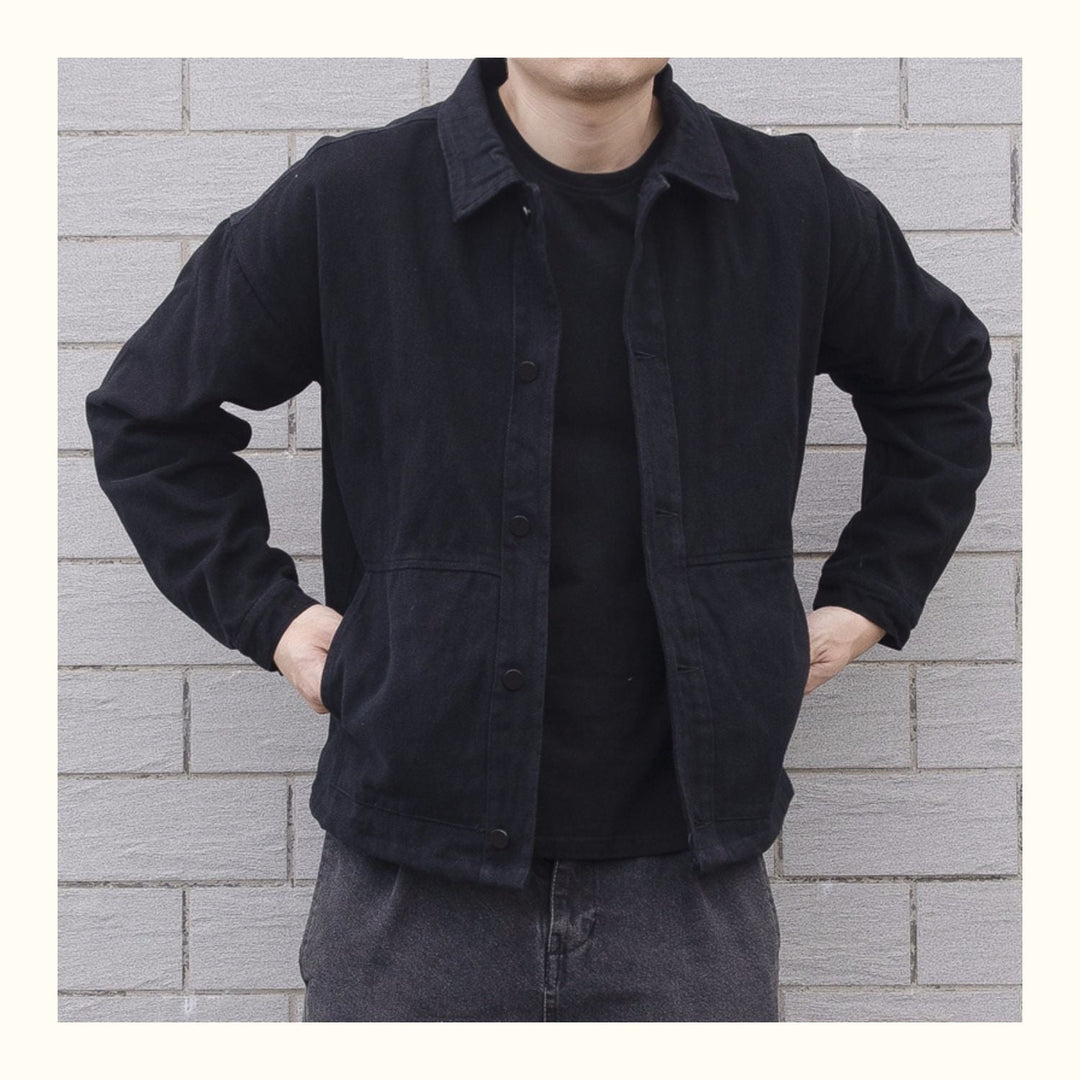 Men's button-down casual jacket. Relaxed fit and versatile outerwear, perfect for stylish everyday comfort.