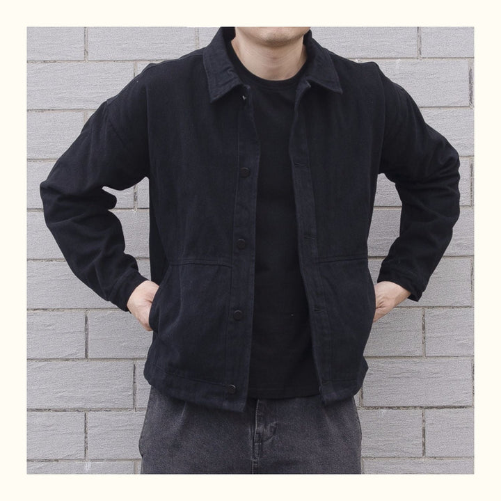 Men's button-down casual jacket. Relaxed fit and versatile outerwear, perfect for stylish everyday comfort.