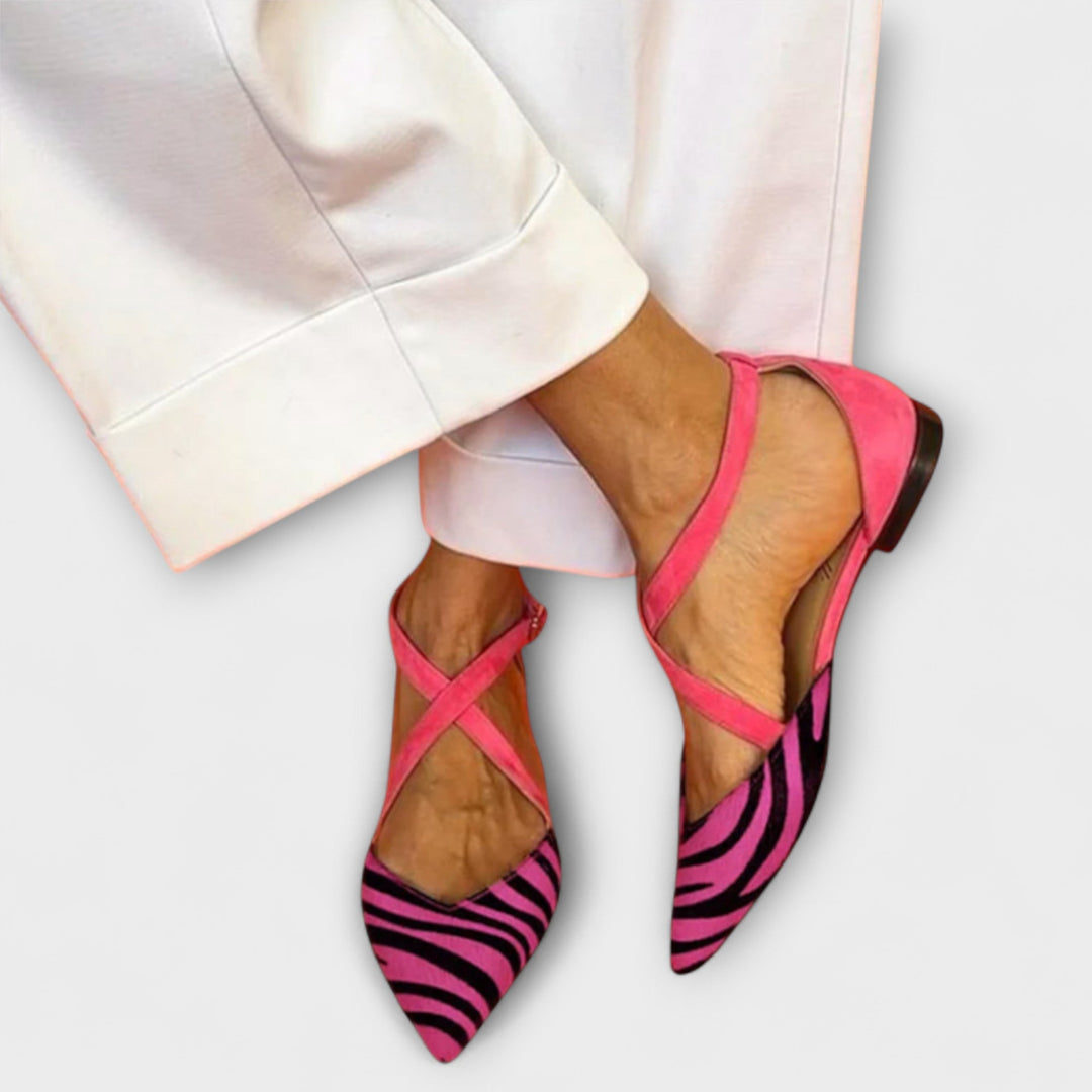 Chic women's patterned loafers, ideal for casual wear & everyday style. Comfortable slip-on flat shoes.