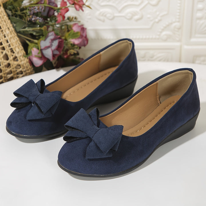 Women's everyday comfort flats, supportive orthopedic design for active women.
