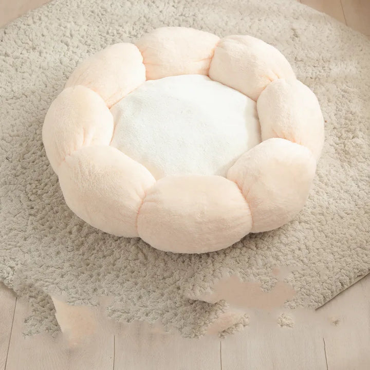 Adorable flower-shaped pet accessory; an ultra-soft, cozy cat bed for small pets to relax and sleep soundly.