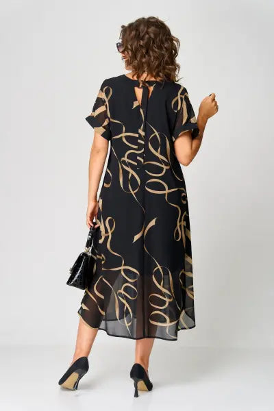 Flattering women's midi dress. Elegant and comfortable, suitable for casual or stylish everyday wear.
