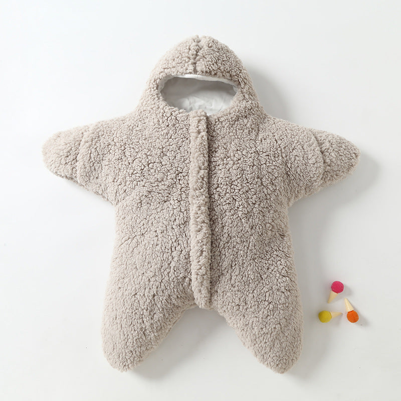 Secure & warm infant star sleeping bag, designed for cozy and safe baby sleep. A newborn essential.