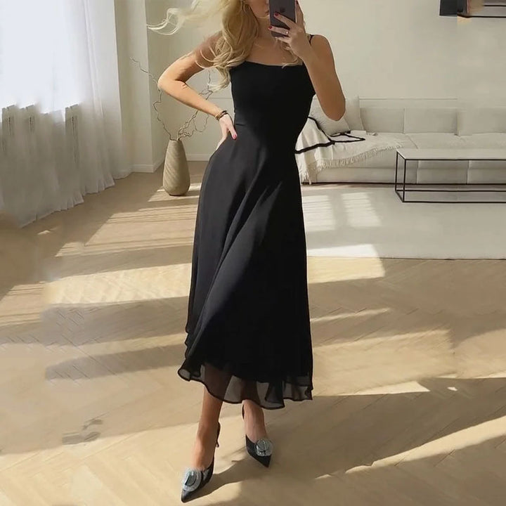 Versatile women's midi dress with a stylish square neck, ideal for spring or summer events. Chic and comfortable.