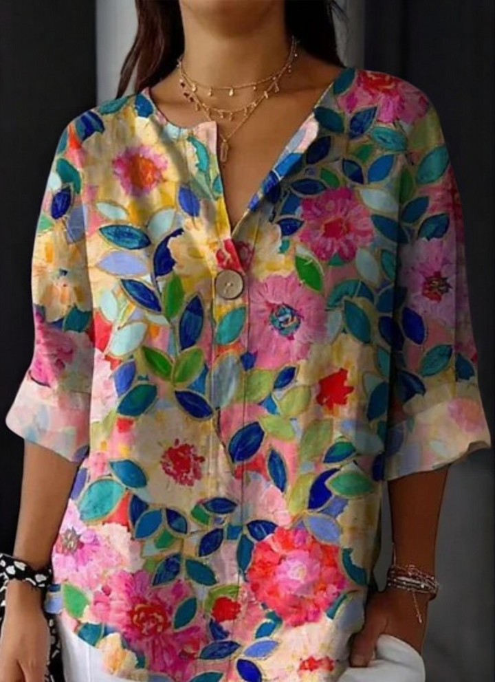 Versatile women's floral blouse, ideal for all seasons. Stylish casual top for elegant everyday wear & comfort.